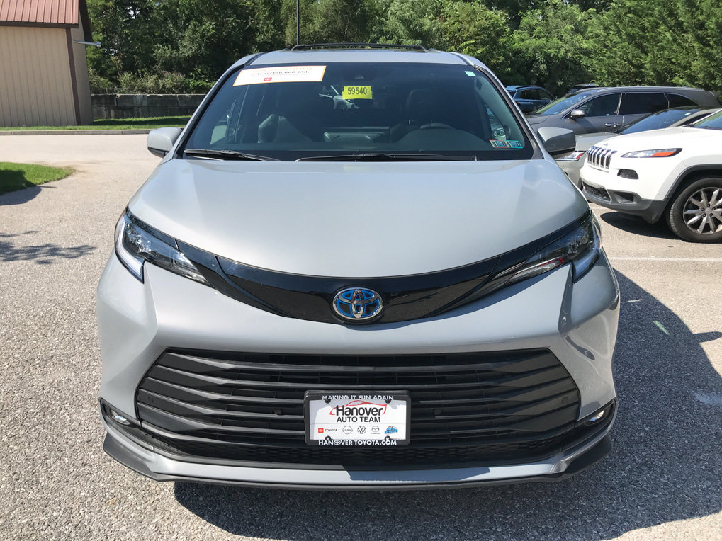 Certified 2025 Toyota Sienna XLE Woodland Edition AWD/4WD image 3