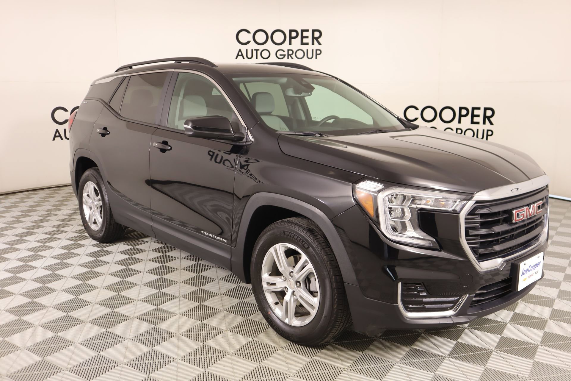 Used 2024 GMC Terrain SLE w/ Driver Convenience Package