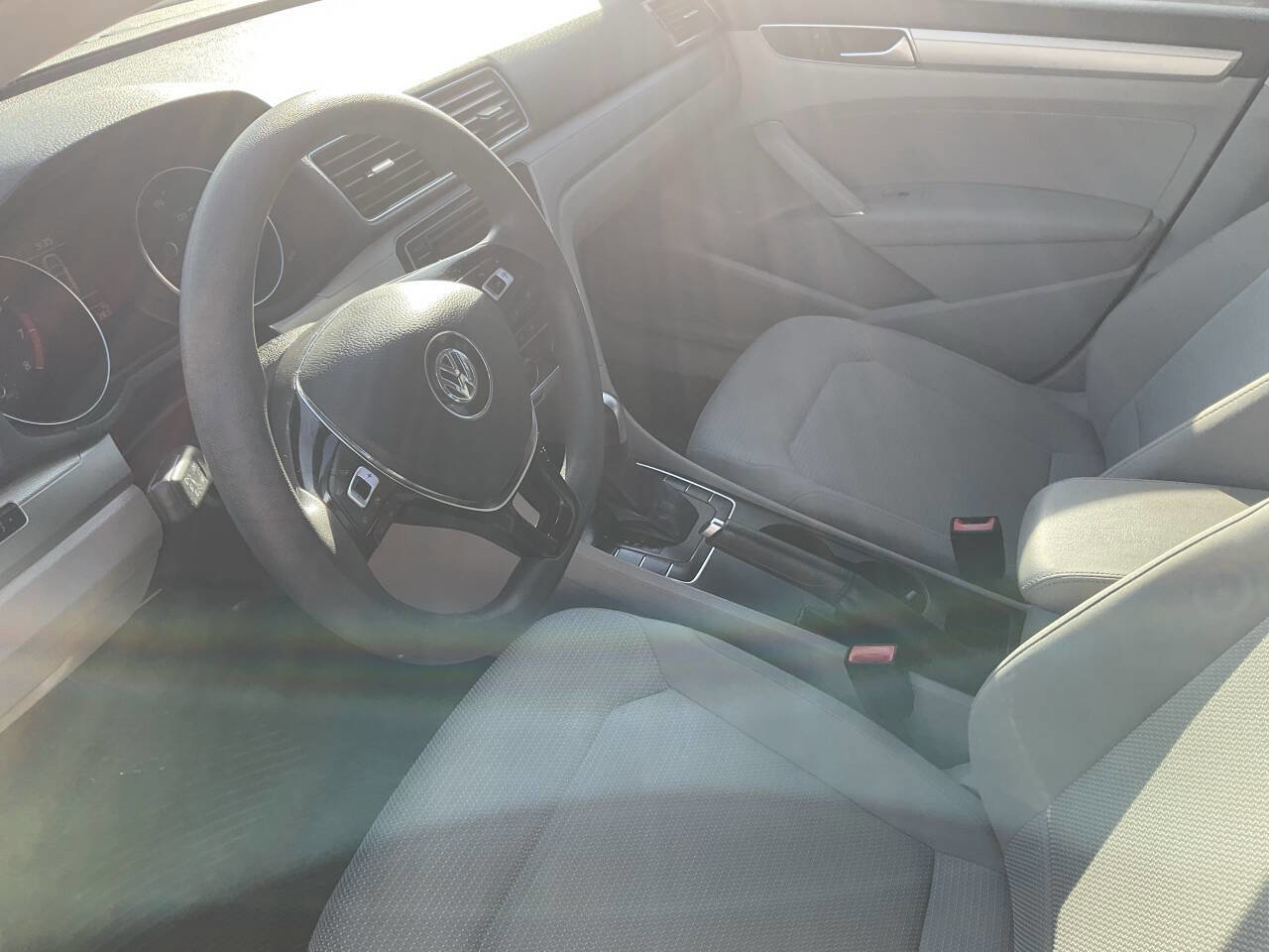 Used 2016 Volkswagen Passat 1.8T S image 11