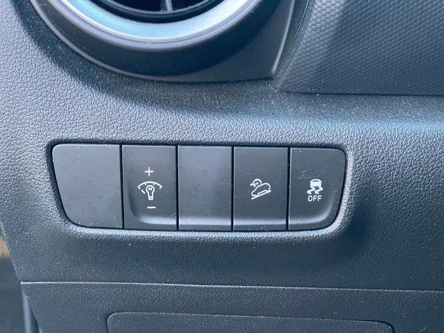 Used 2022 Hyundai Kona Limited w/ Cargo Package image 14