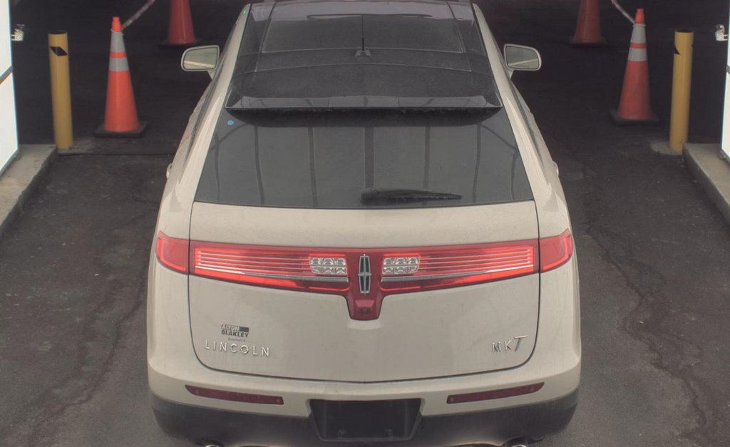 Used 2019 Lincoln MKT AWD image 15