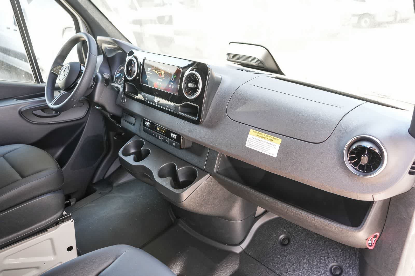 New 2025 Mercedes-Benz eSprinter 170 Cargo image 15