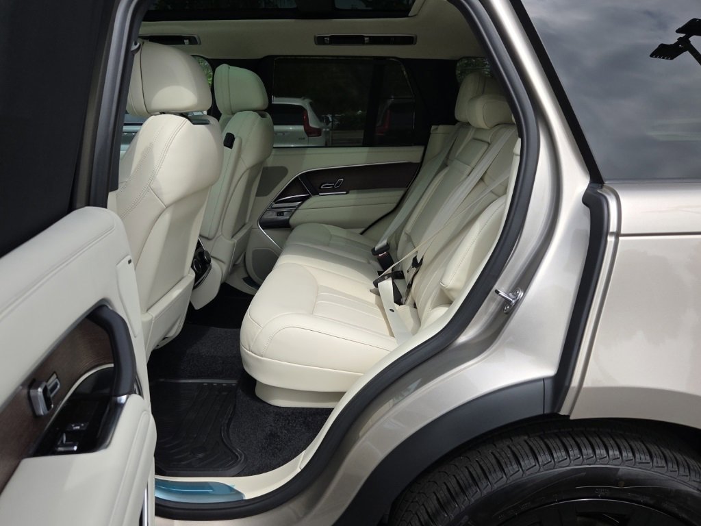 New 2025 Land Rover Range Rover SE image 5