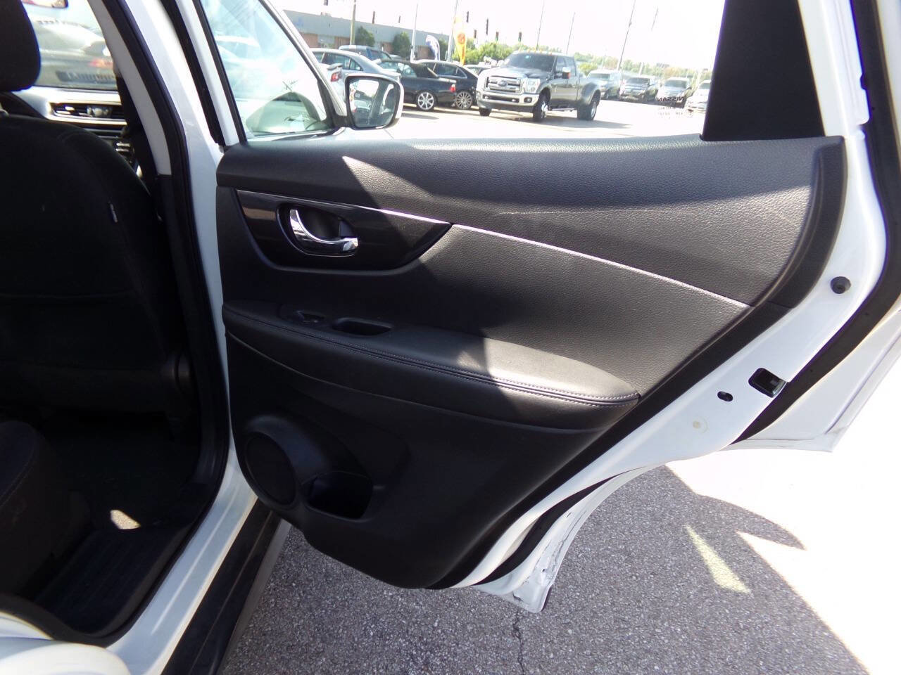 Used 2017 Nissan Rogue S image 22