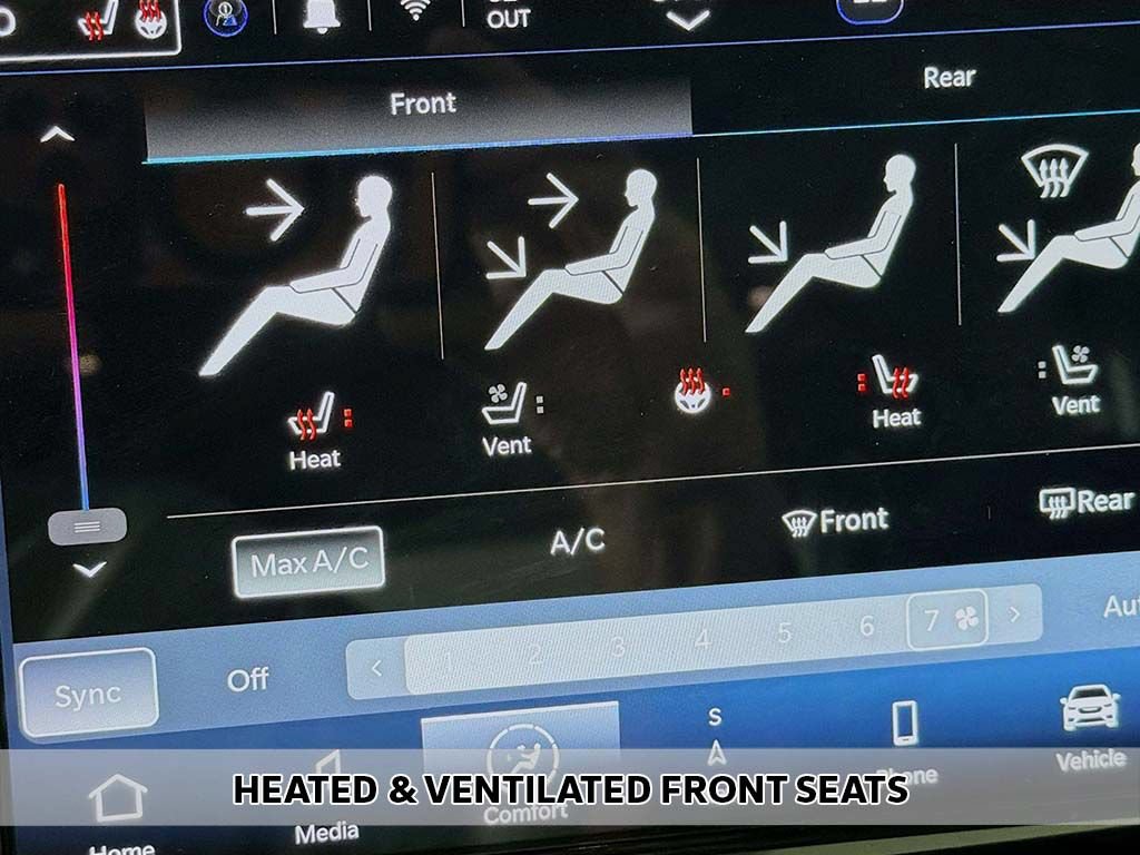 Used 2023 Chrysler Pacifica Limited w/ Uconnect Theater Family Group FWD image 12