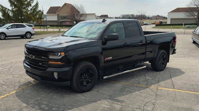 Used 2018 Chevrolet Silverado 1500 LT w/ Midnight Edition AWD/4WD image 4