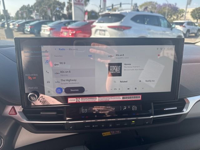 Certified 2026 Toyota Sienna XLE FWD image 18
