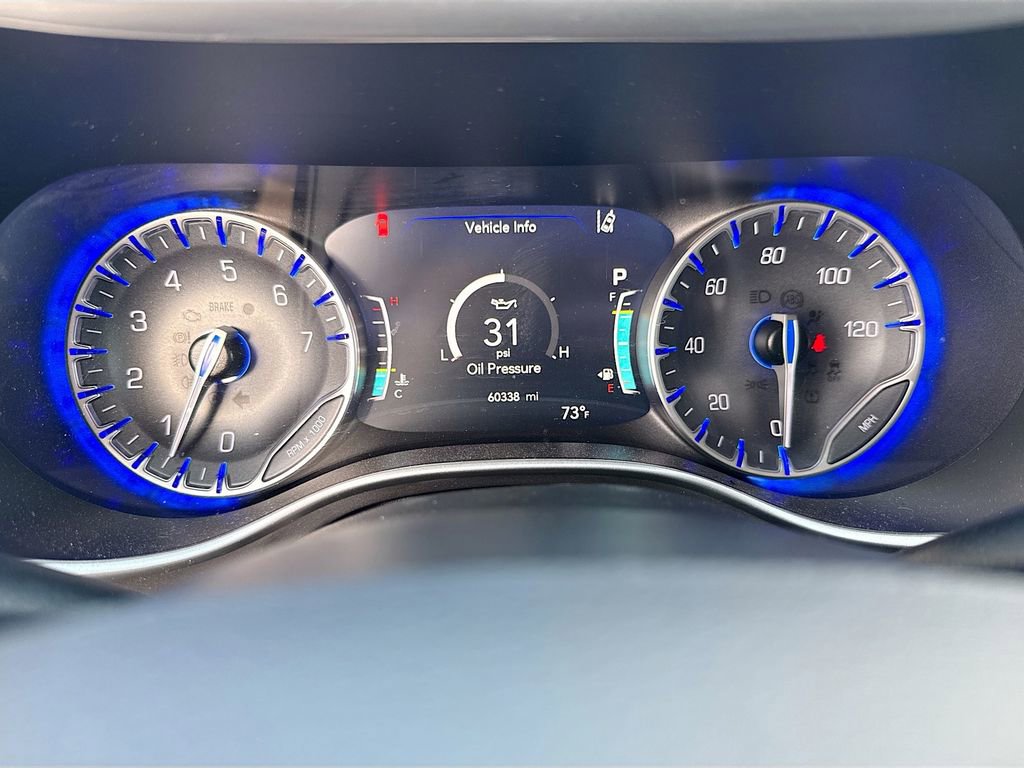 Used 2023 Chrysler Pacifica Touring-L FWD image 14