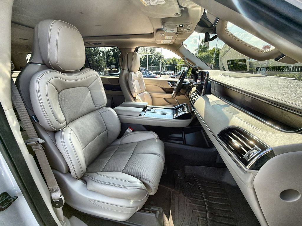 Used 2019 Lincoln Navigator Reserve AWD/4WD image 22