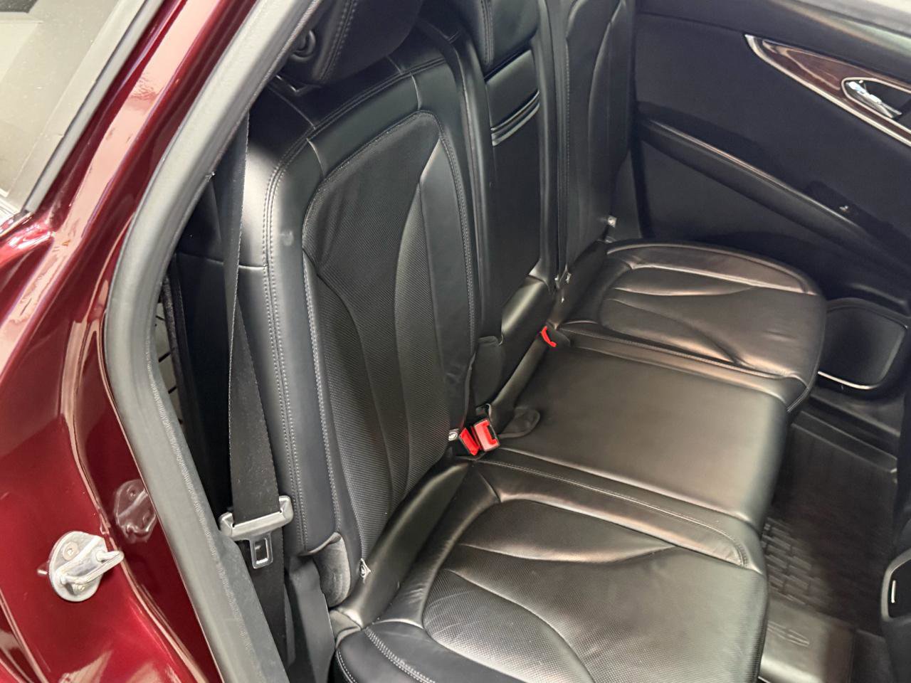 Used 2018 Lincoln MKX Reserve w/ Driver Assistance Package AWD/4WD image 18