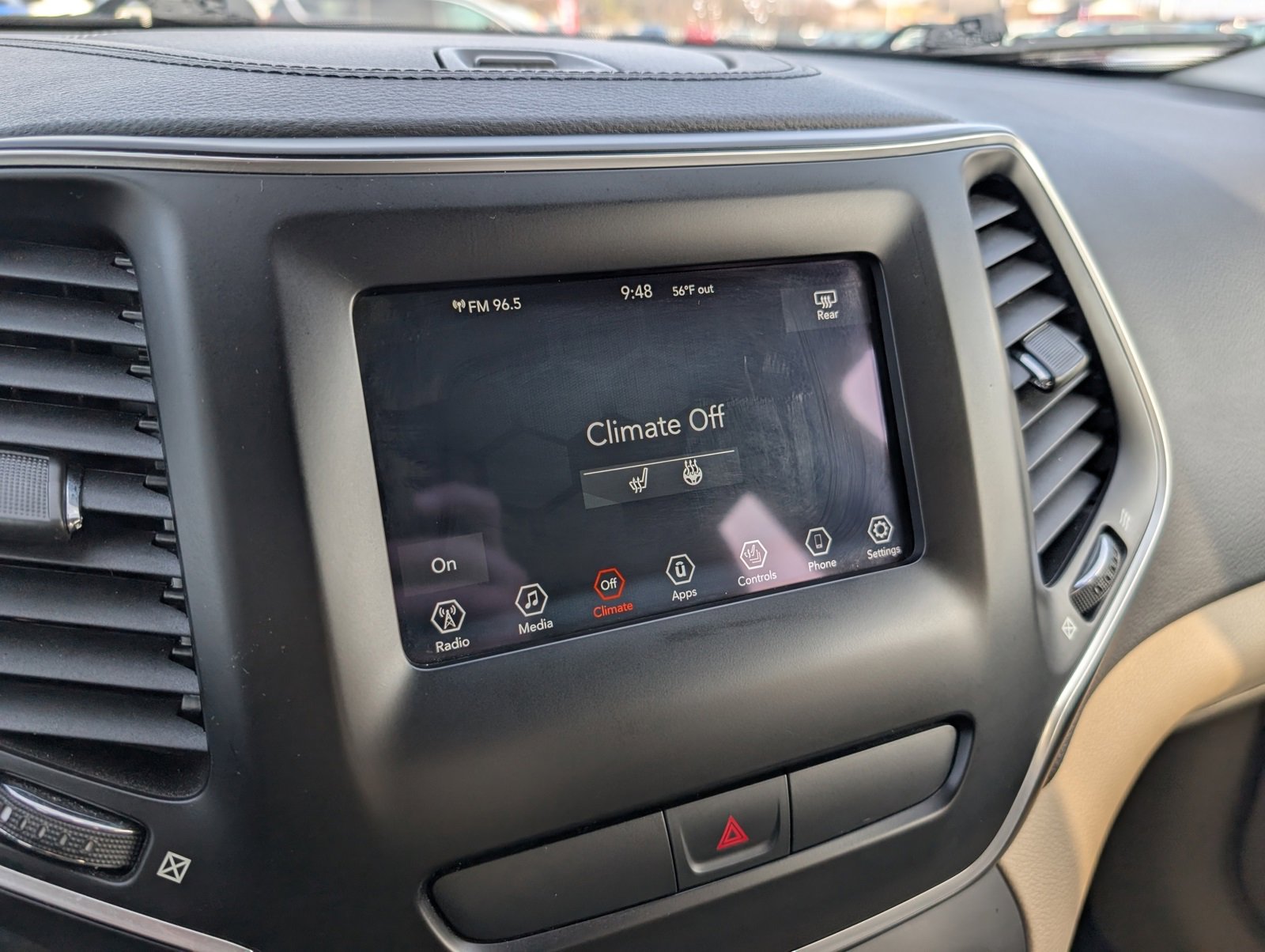 Certified 2019 Jeep Cherokee Latitude w/ Cold Weather Group image 16