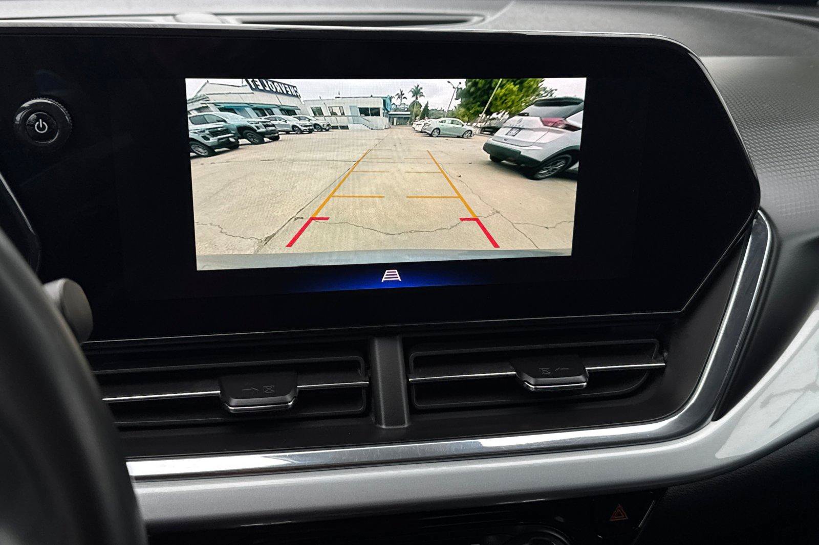 Used 2025 Chevrolet Trax LT w/ Driver Confidence Package FWD image 22