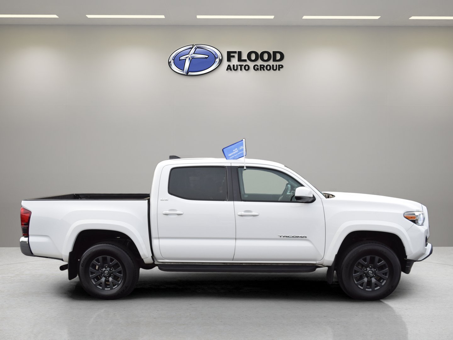 Used 2023 Toyota Tacoma SR5 AWD/4WD image 3