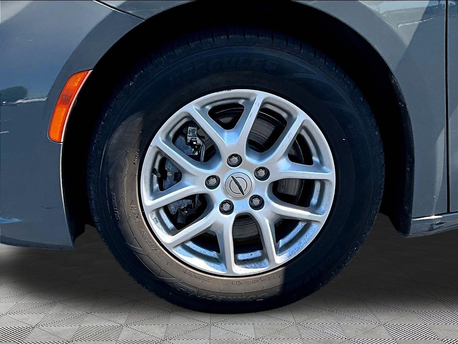 Used 2021 Chrysler Pacifica Touring-L FWD image 30