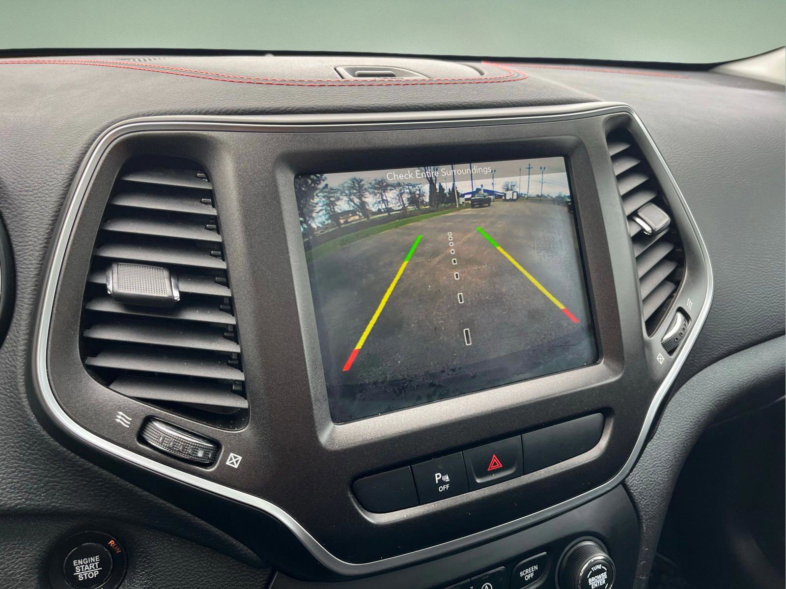 Used 2019 Jeep Cherokee Trailhawk image 18