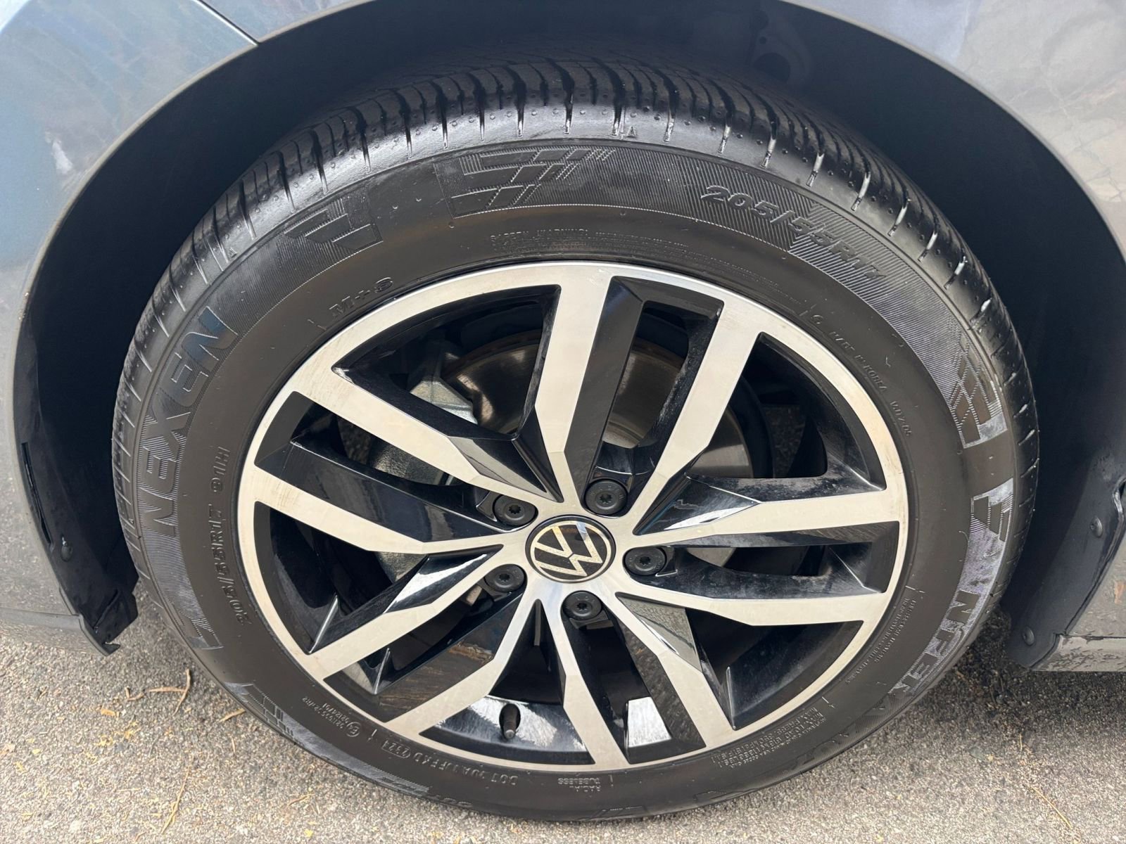 Used 2025 Volkswagen Jetta SE image 40