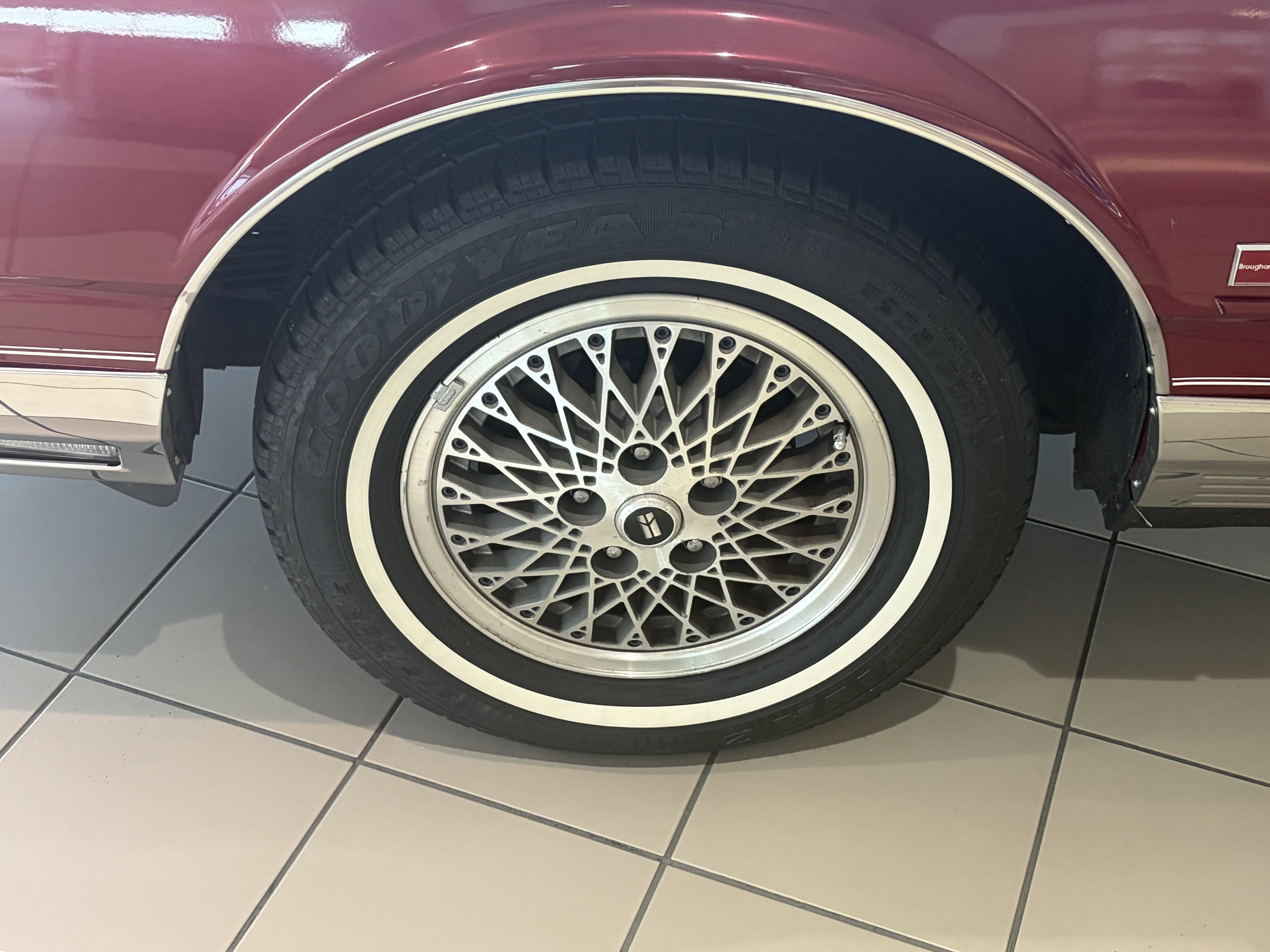 Used 1989 Oldsmobile Ninety-Eight Regency Brougham FWD image 4