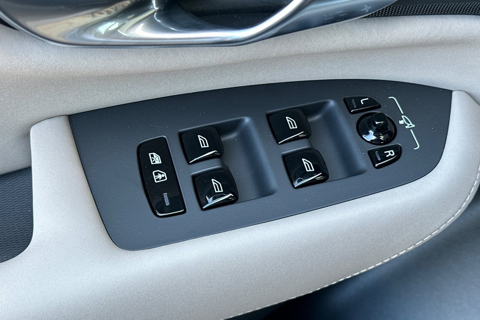 New 2026 Volvo XC90 B5 Plus image 15