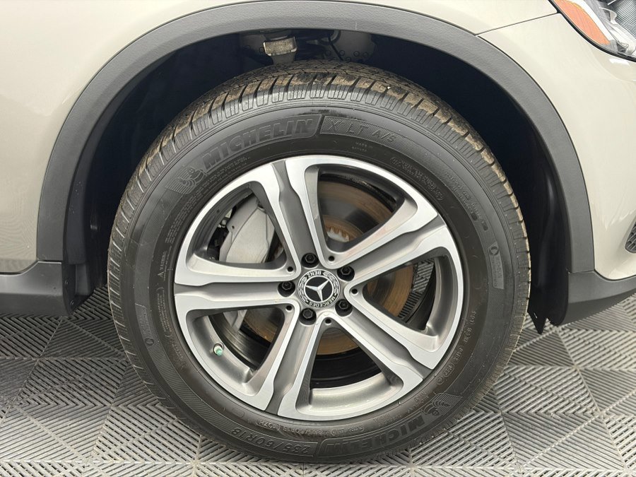 Used 2019 Mercedes-Benz GLC 300 4MATIC w/ Premium Package image 34