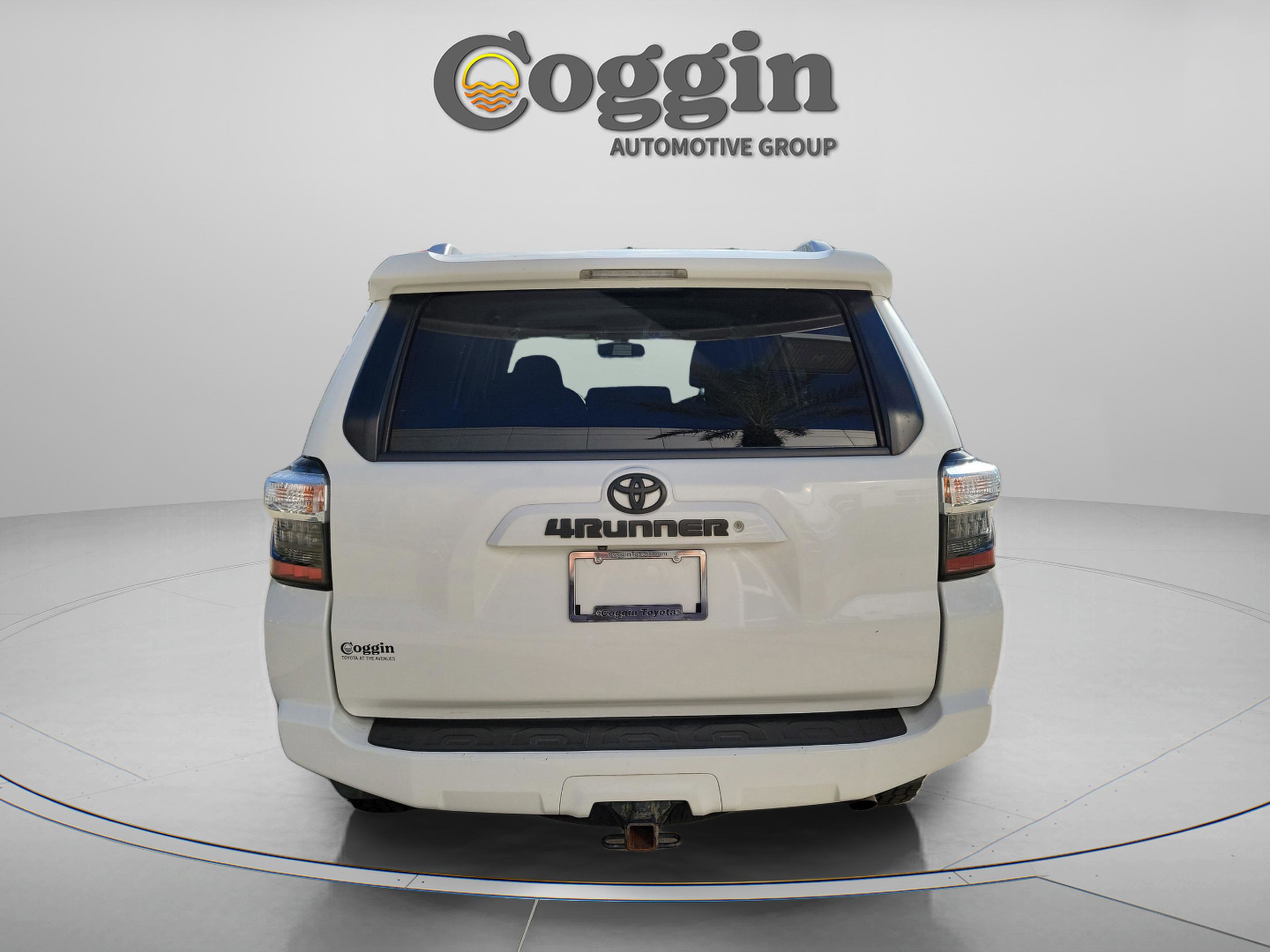 Used 2018 Toyota 4Runner SR5 AWD/4WD image 3