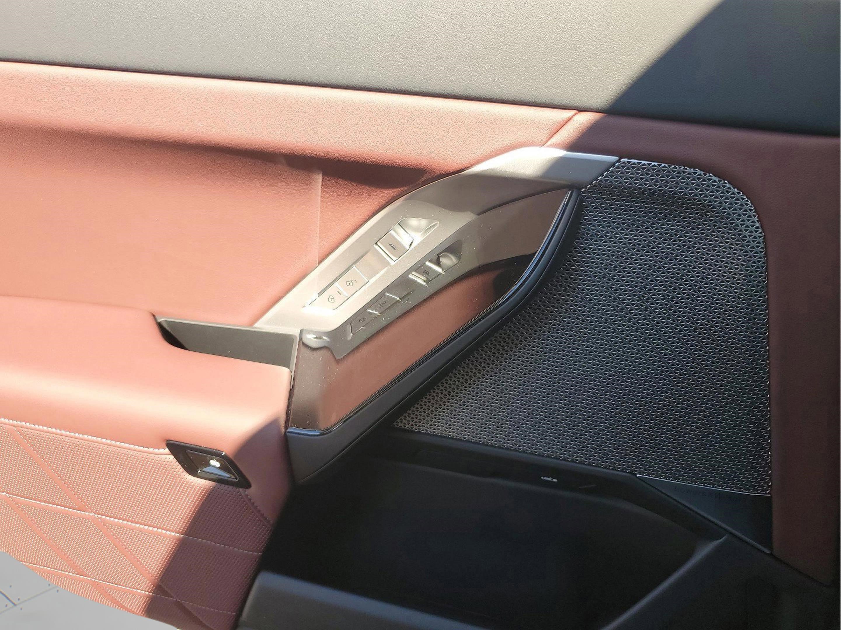 Used 2025 BMW 750e xDrive 750e xDrive image 16