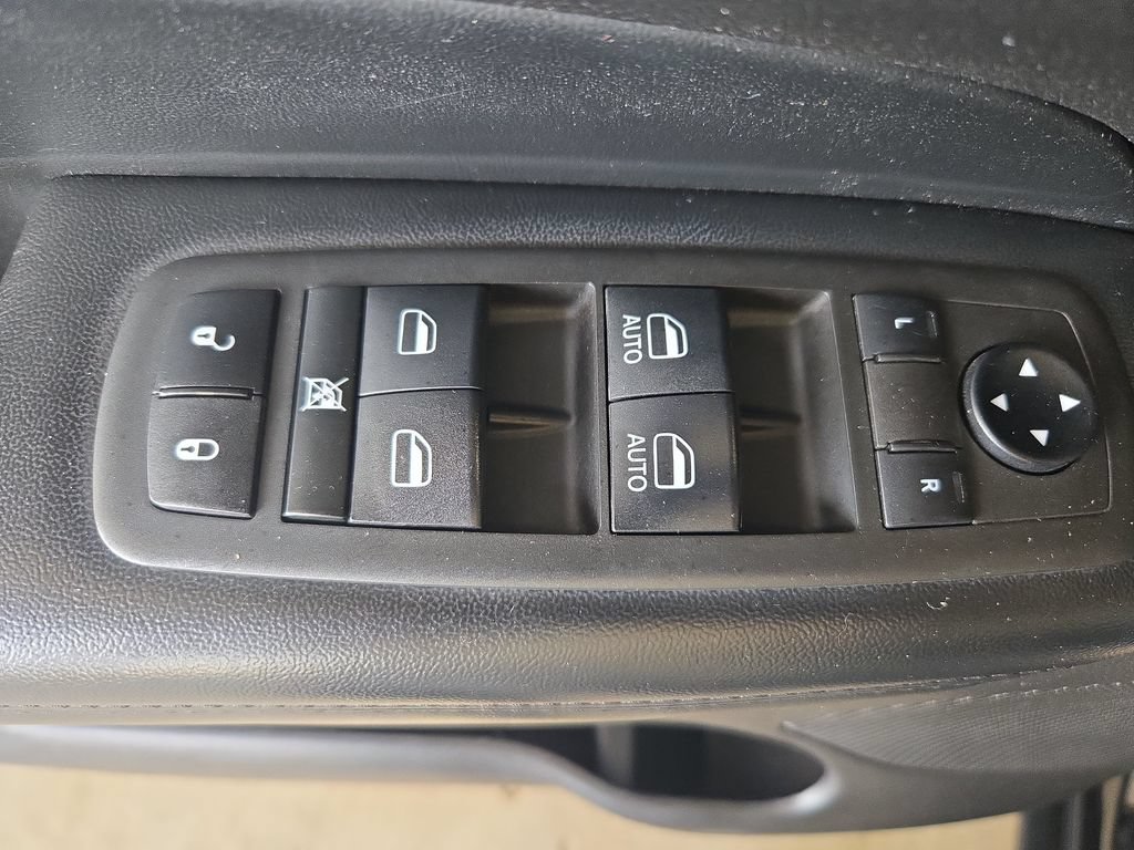 Used 2021 Jeep Grand Cherokee Laredo AWD/4WD image 34