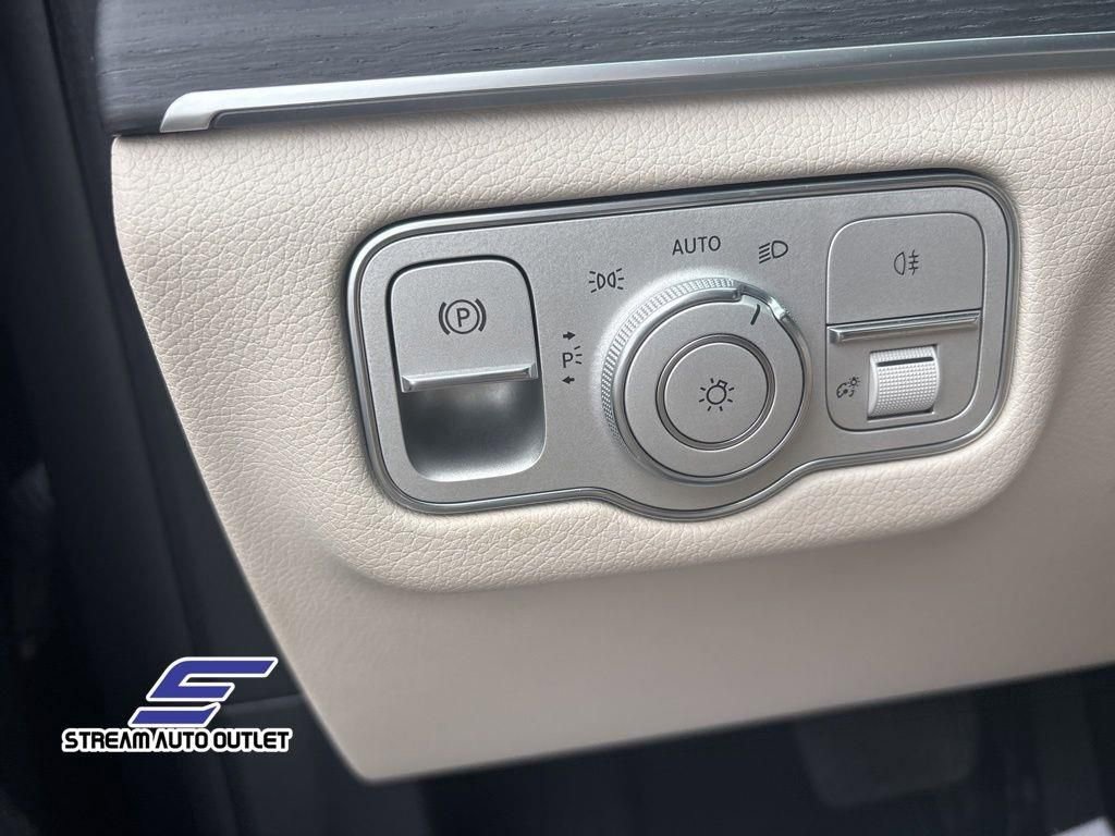 Used 2022 Mercedes-Benz GLS 450 4MATIC image 27