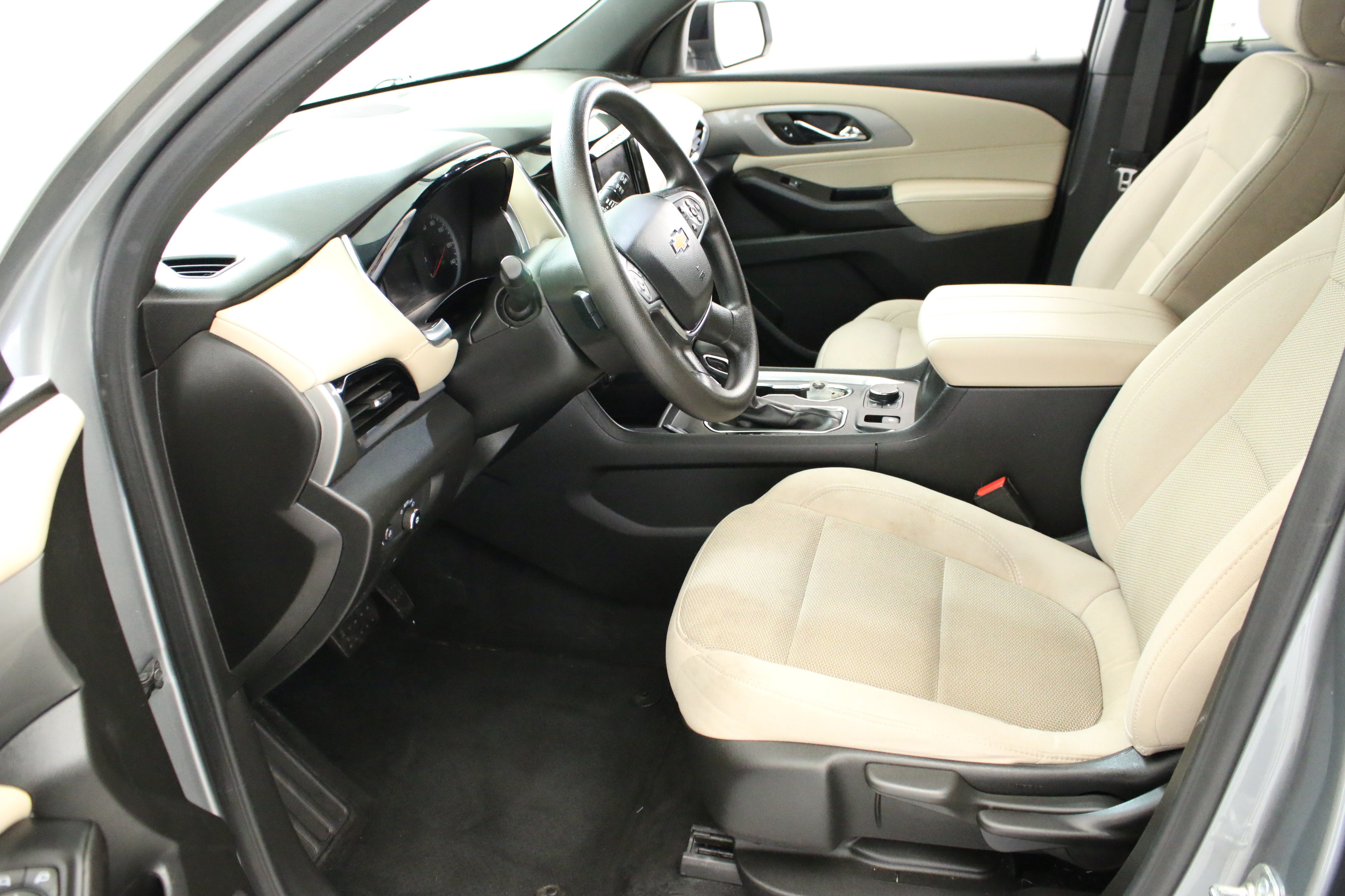 Used 2023 Chevrolet Traverse LS FWD image 27
