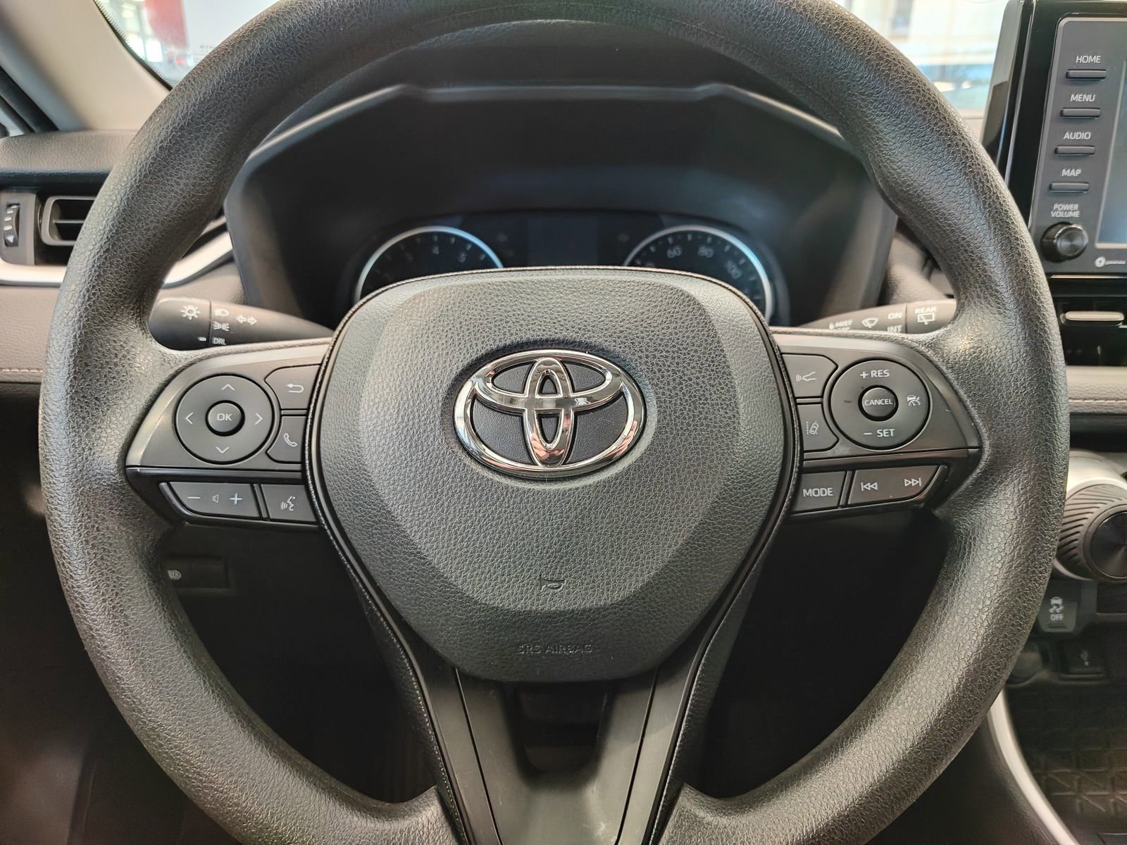 Used 2021 Toyota RAV4 LE AWD/4WD image 19