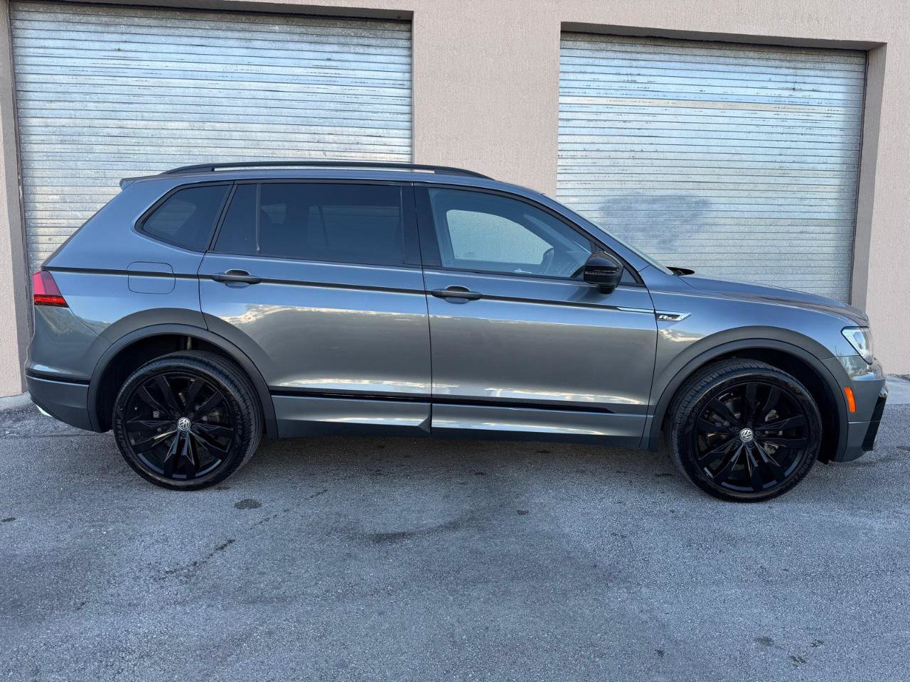 Used 2021 Volkswagen Tiguan SE R-Line FWD image 11
