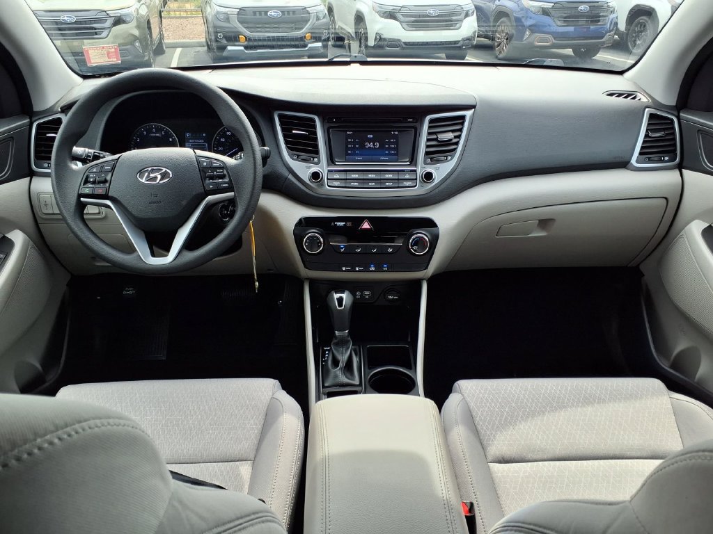 Used 2017 Hyundai Tucson SE w/ SE Popular Package 02 FWD image 2