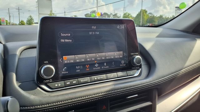 Used 2025 Nissan Rogue SV image 24