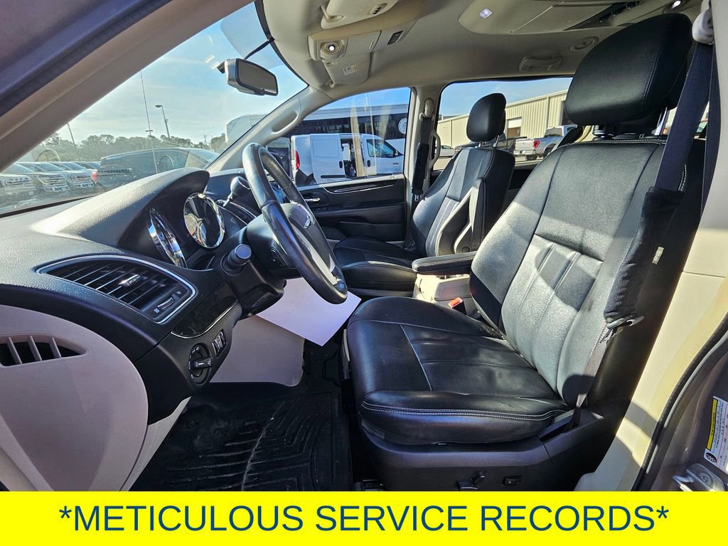 Used 2016 Chrysler Town & Country Touring image 9