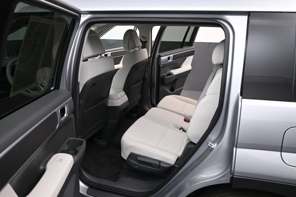 Certified 2026 Hyundai Santa Fe SE w/ Tow & Go Package FWD image 11