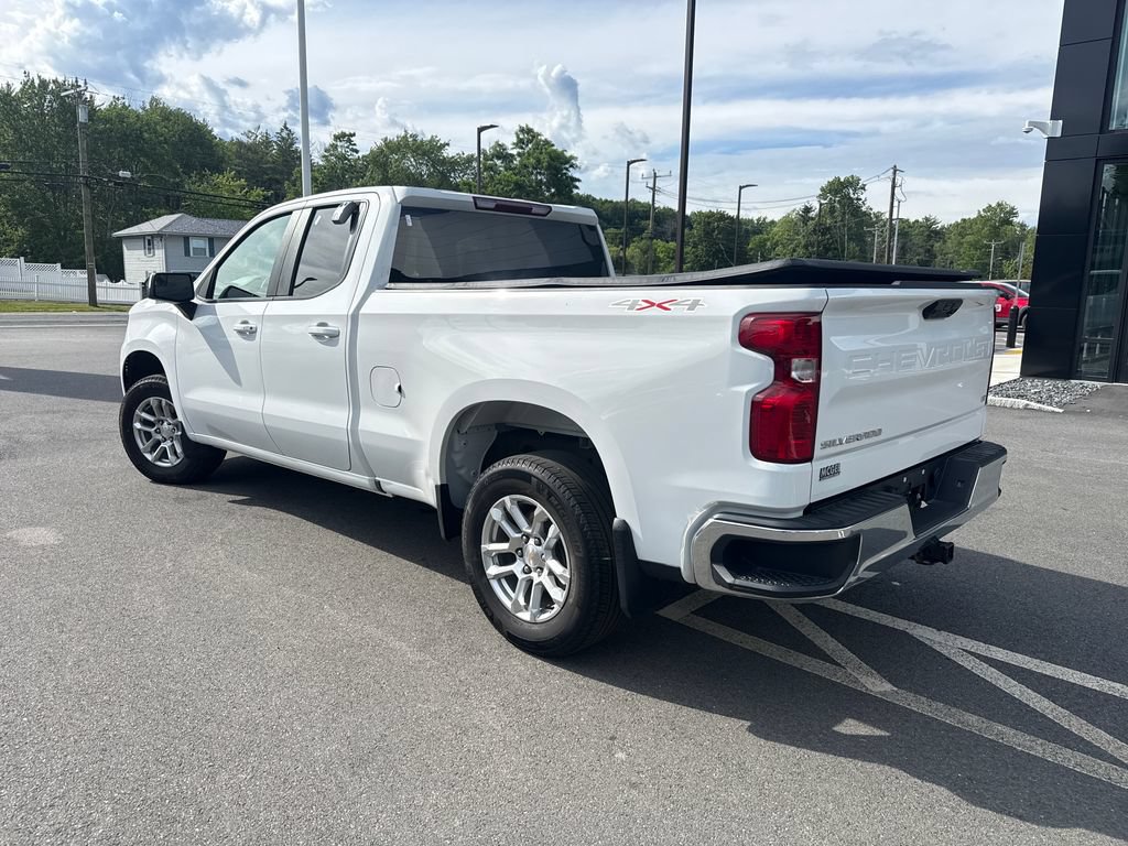 Used 2023 Chevrolet Silverado 1500 LT AWD/4WD image 3