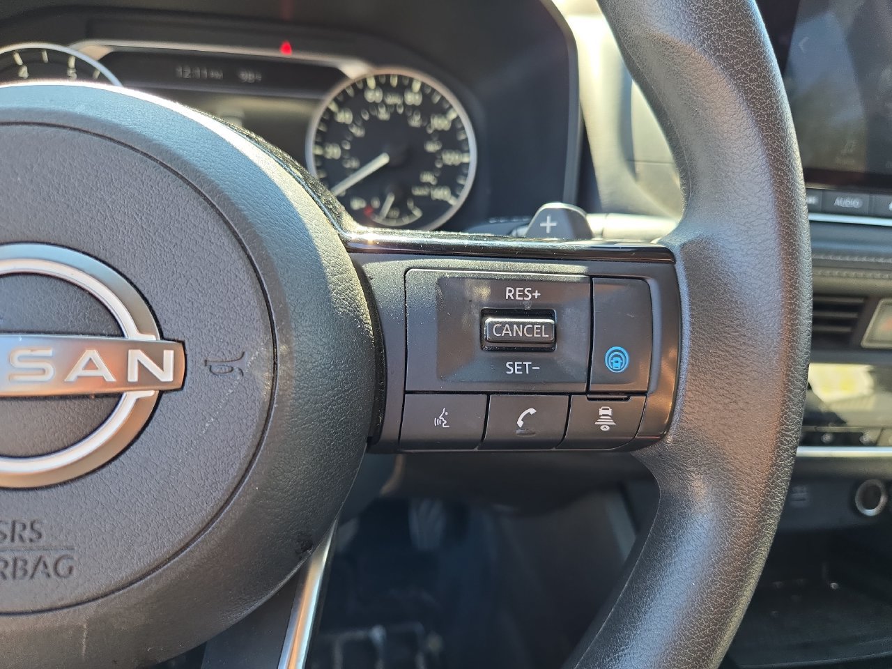Used 2023 Nissan Rogue SV FWD image 13