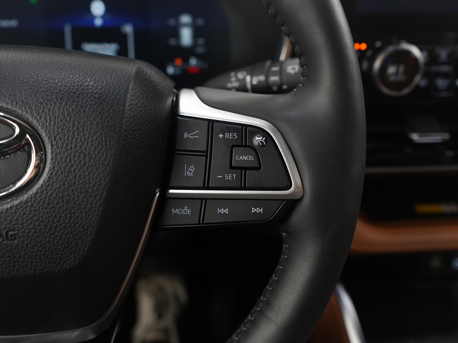 Used 2023 Toyota Highlander Platinum image 27