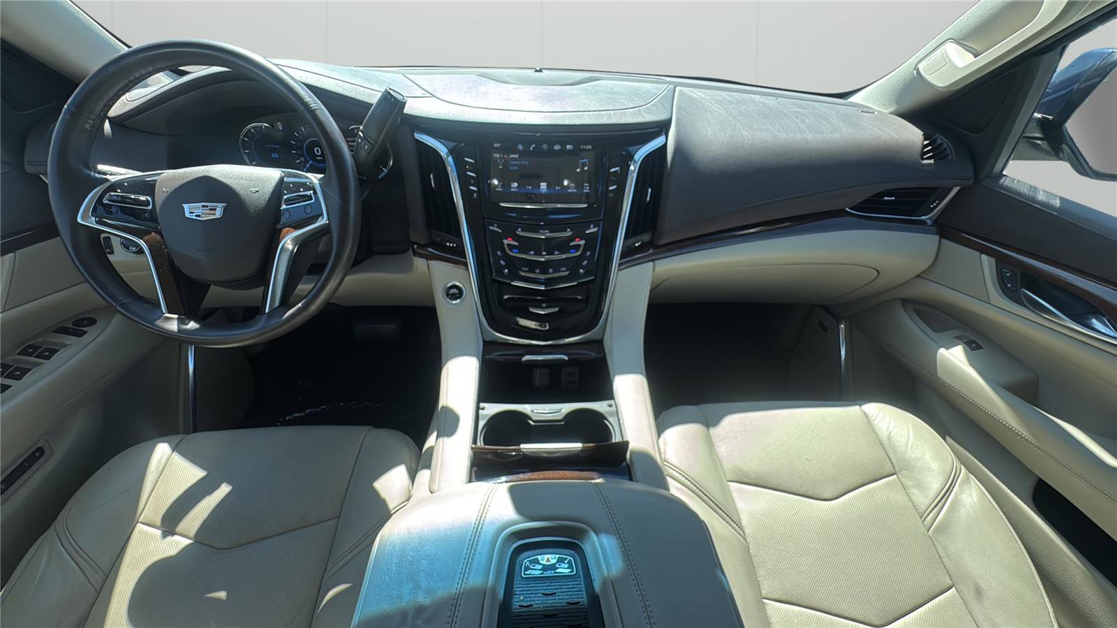 Used 2017 Cadillac Escalade 4WD w/ LPO, Radiant Package image 24