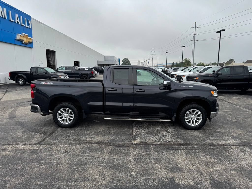 Used 2024 Chevrolet Silverado 1500 LT AWD/4WD image 8