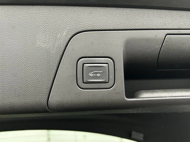 Used 2023 Buick Envision Avenir image 16