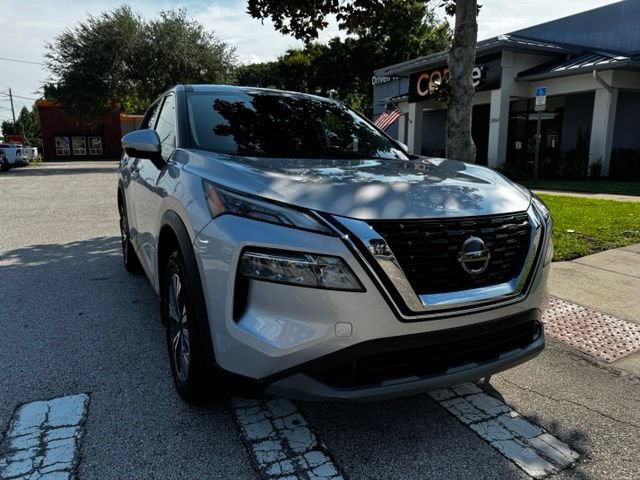 Used 2021 Nissan Rogue SV FWD image 2