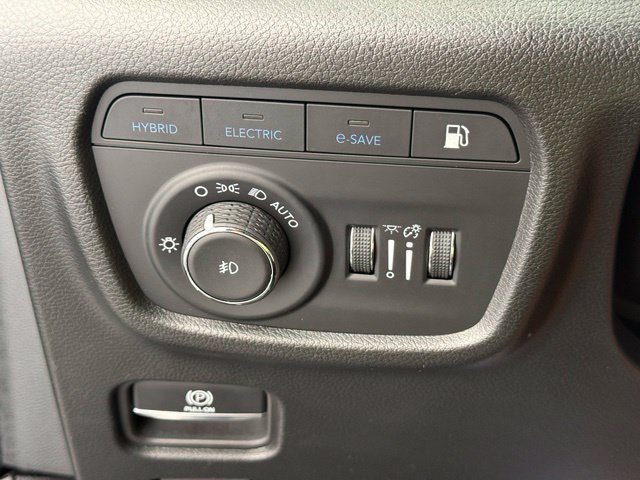 Used 2023 Jeep Grand Cherokee Overland w/ Advanced Protech Group III AWD/4WD image 32