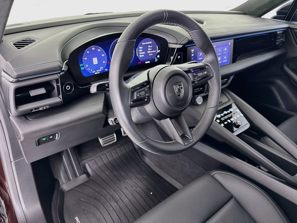 Certified 2025 Porsche Macan Turbo Electric AWD/4WD image 4