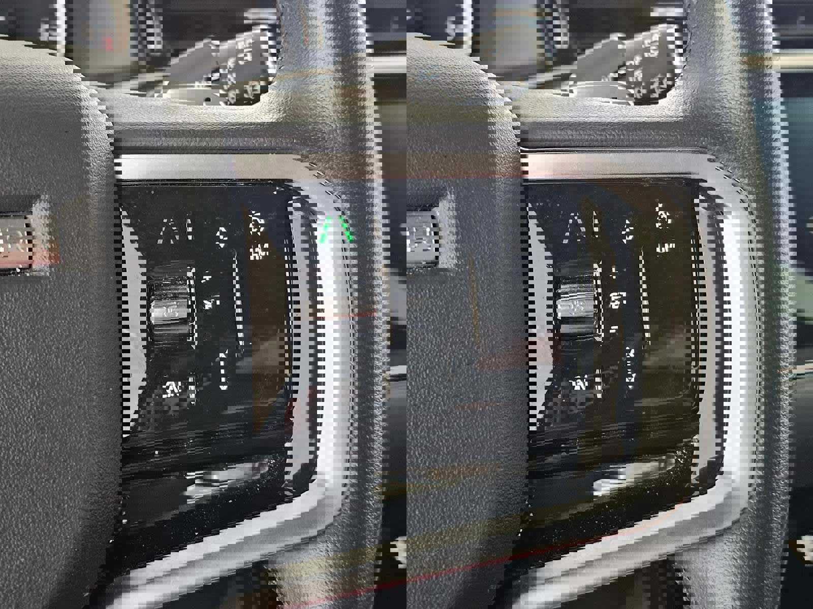 Used 2023 Land Rover Range Rover Evoque R-Dynamic SE image 33