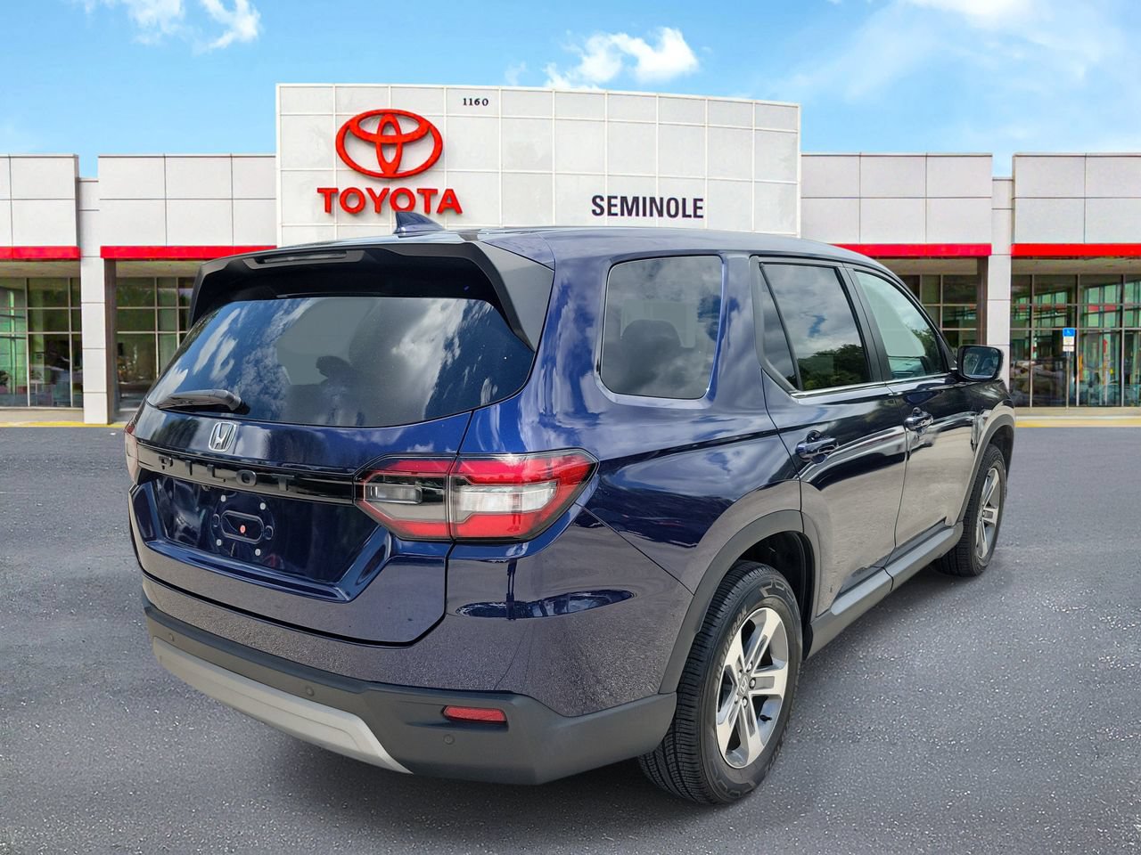 Used 2025 Honda Pilot EX-L image 3