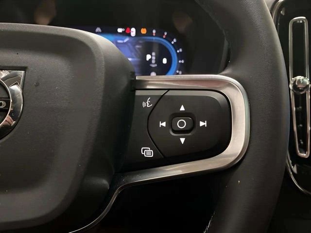 Used 2025 Volvo XC40 B5 Plus AWD/4WD image 45