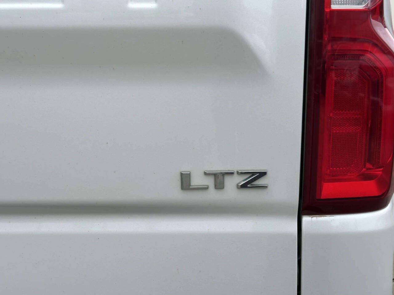 Used 2020 Chevrolet Silverado 1500 LTZ w/ Z71 Off-Road Package AWD/4WD image 40