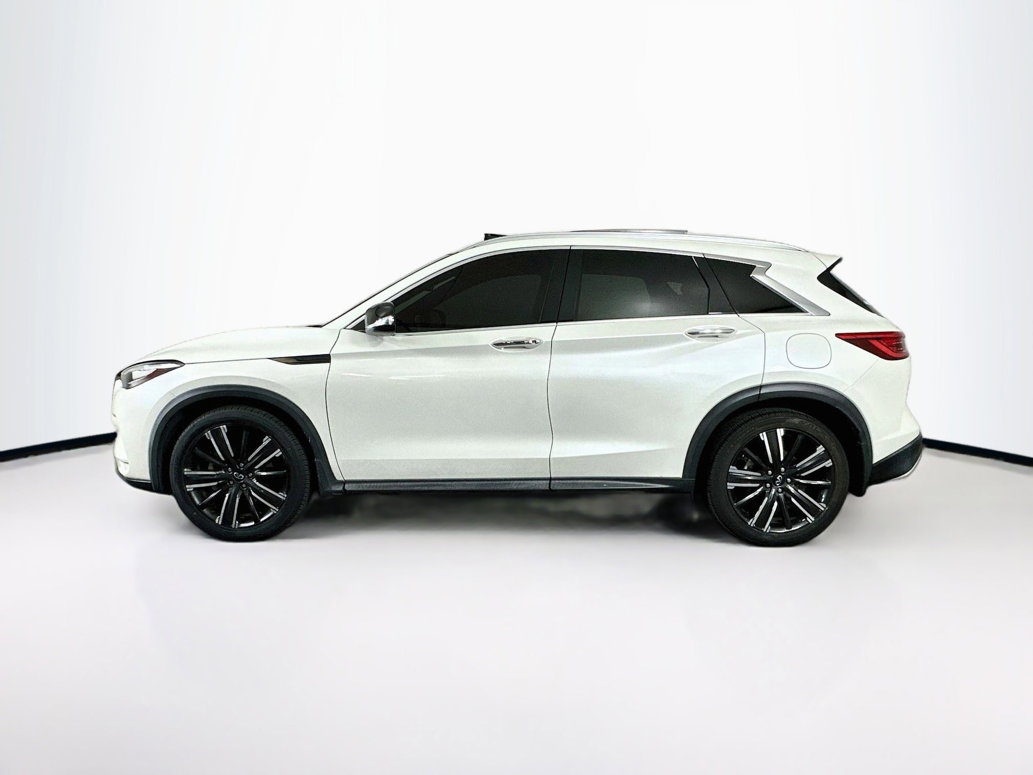 Used 2021 INFINITI QX50 Luxe w/ Appearance Package FWD image 4