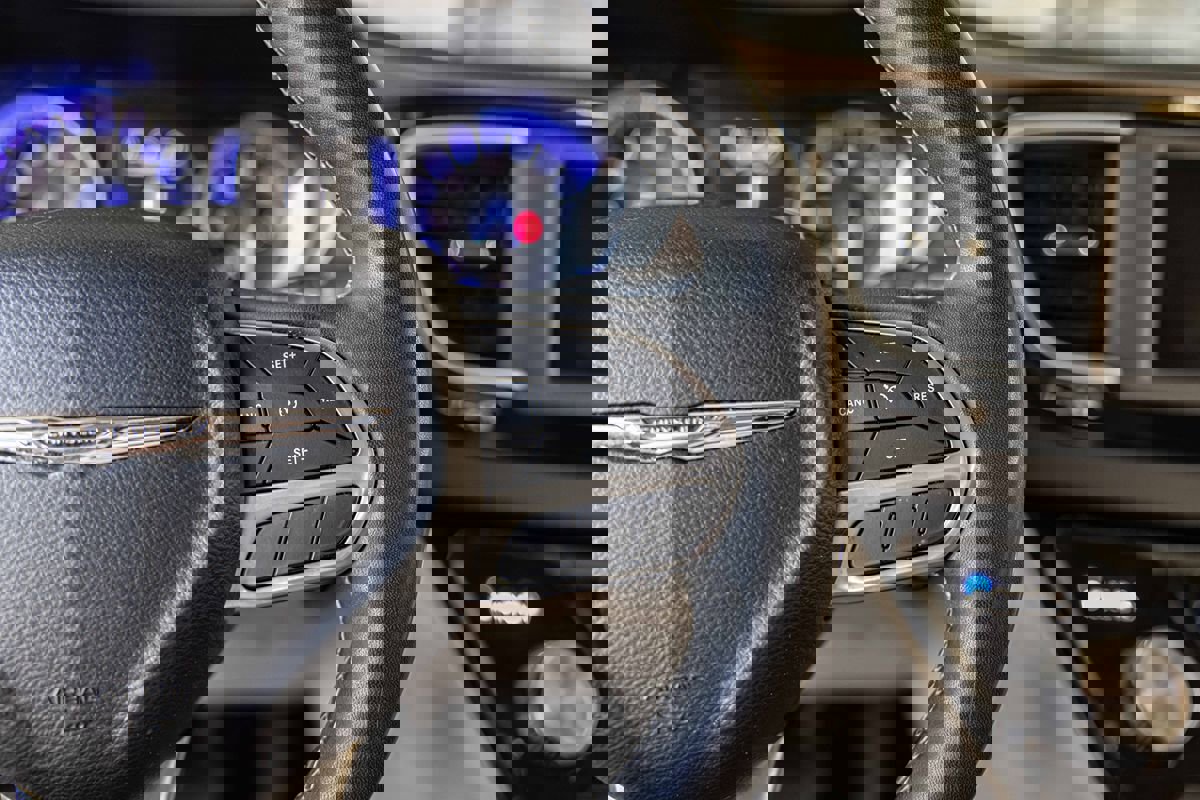 Used 2022 Chrysler Voyager LX image 26