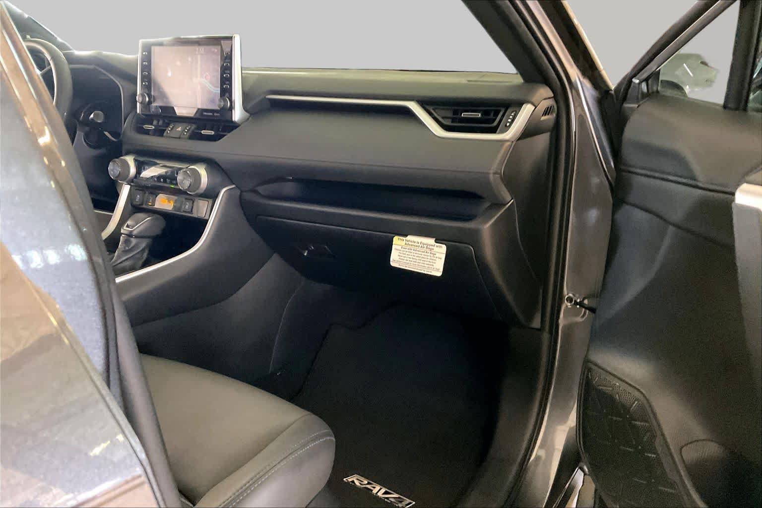 Used 2022 Toyota RAV4 XSE AWD/4WD image 17